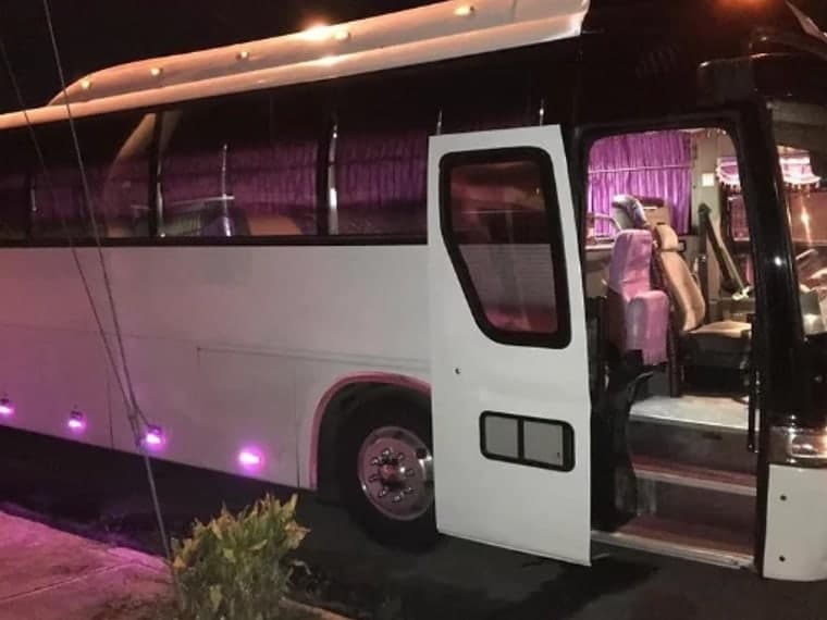 Autobús del servicio para grupos grandes